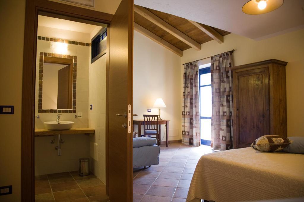 Agriturismo Bio-Ecologico Sant'Isidoro Roccaforte Mondovì Habitación foto