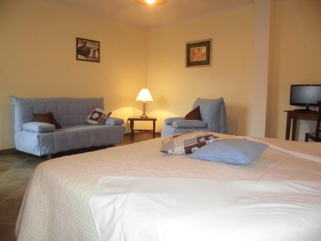 Agriturismo Bio-Ecologico Sant'Isidoro Roccaforte Mondovì Habitación foto