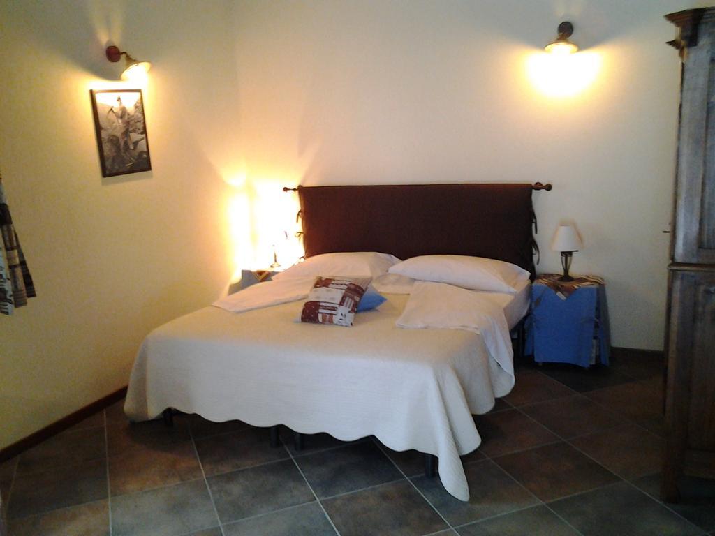 Agriturismo Bio-Ecologico Sant'Isidoro Roccaforte Mondovì Habitación foto